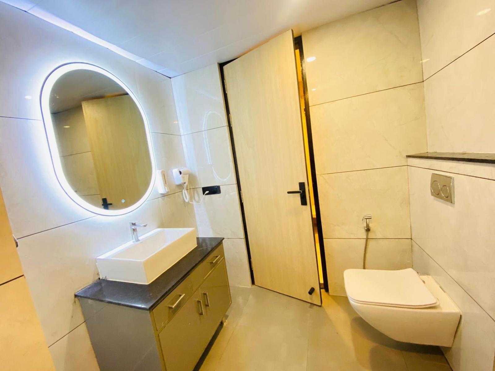 Hotel Holiday Grand Greater Noida Exterior photo