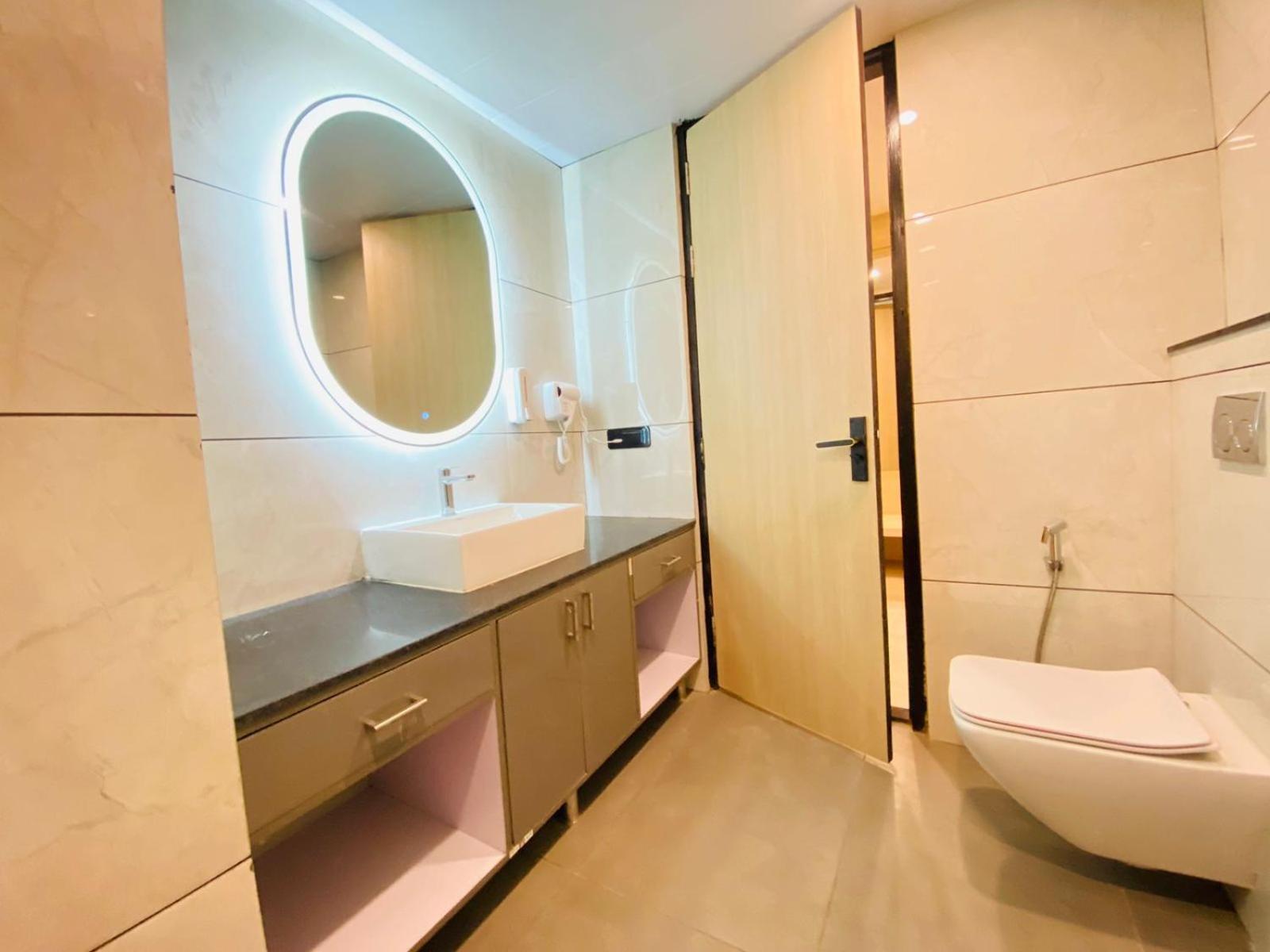 Hotel Holiday Grand Greater Noida Exterior photo